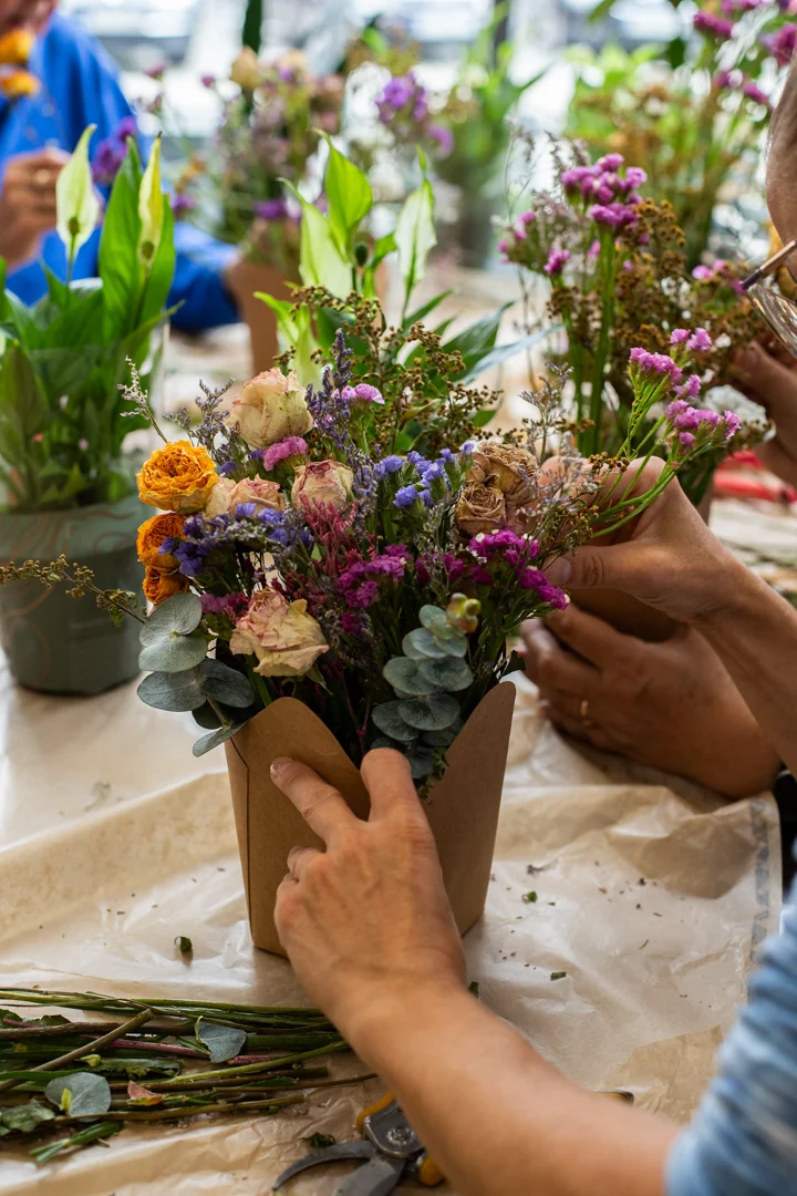 Grupa ludzi na wydarzeniu